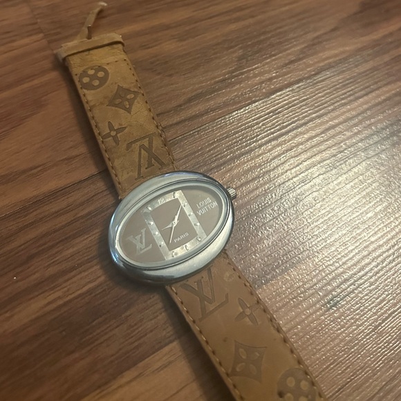 VTG 90’s Louis Vuitton Watch - Picture 5 of 10